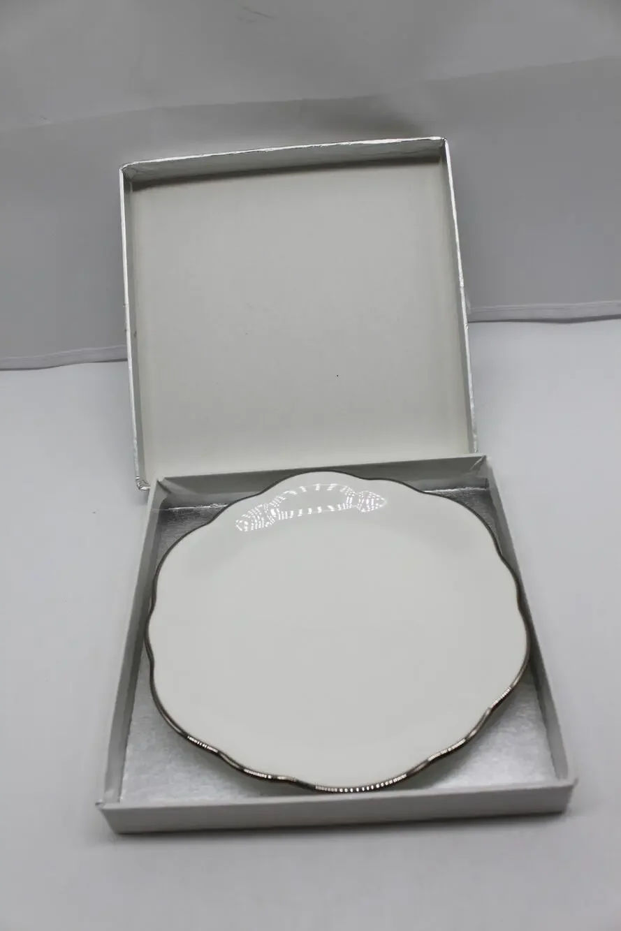 NWT Mikasa Bone Fine China Platinum‎ Halo Wellington Canape 5.5
